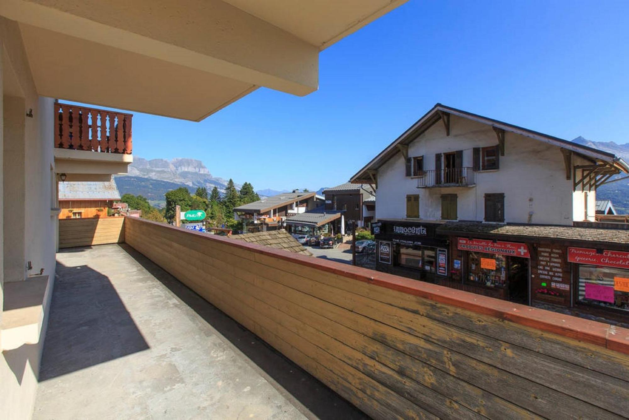 Les Aiguilles De Warens Aparthotel Combloux Exterior photo