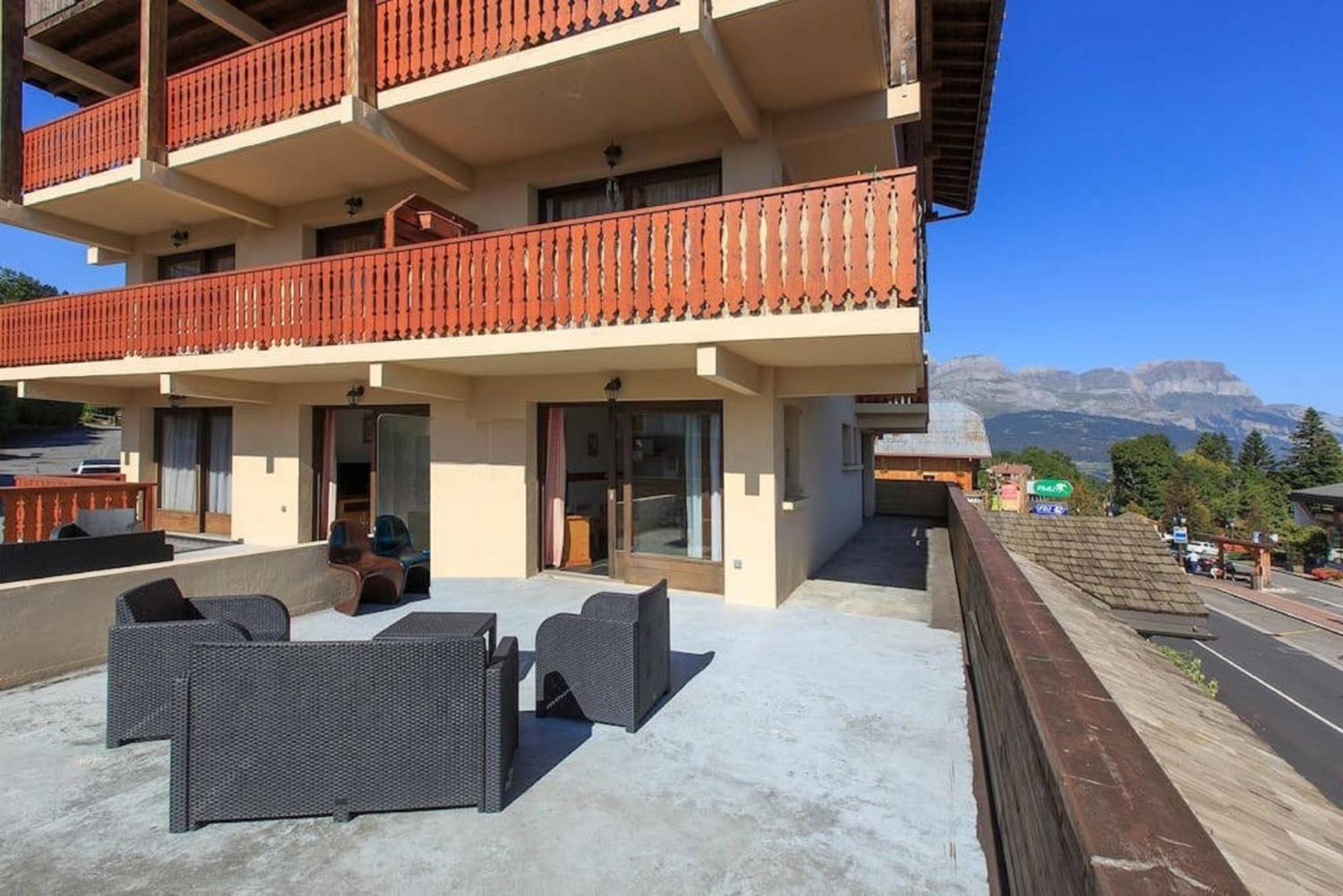 Les Aiguilles De Warens Aparthotel Combloux Exterior photo